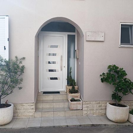 Apartments Vrime Biograd Na Moru Eksteriør billede